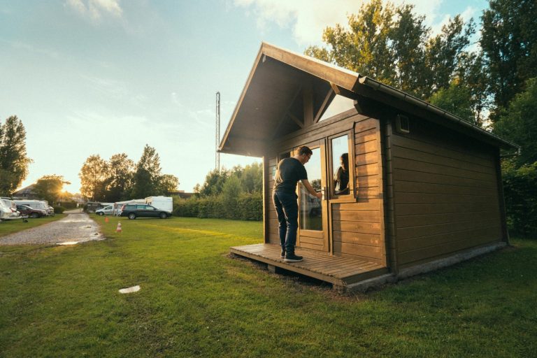 Camping Groeneveld – Stay in a hiker’s hut between Ghent and Deinze