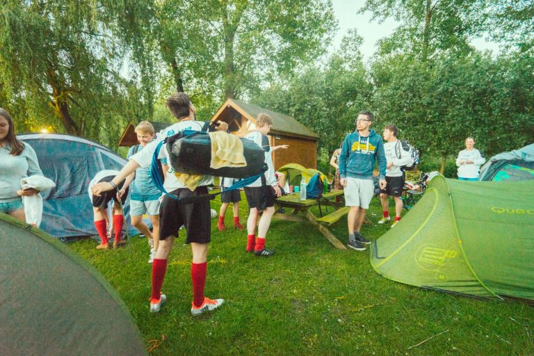 Camping Groeneveld - Camping avec la tente en groupe avec des scouts et des jeunes